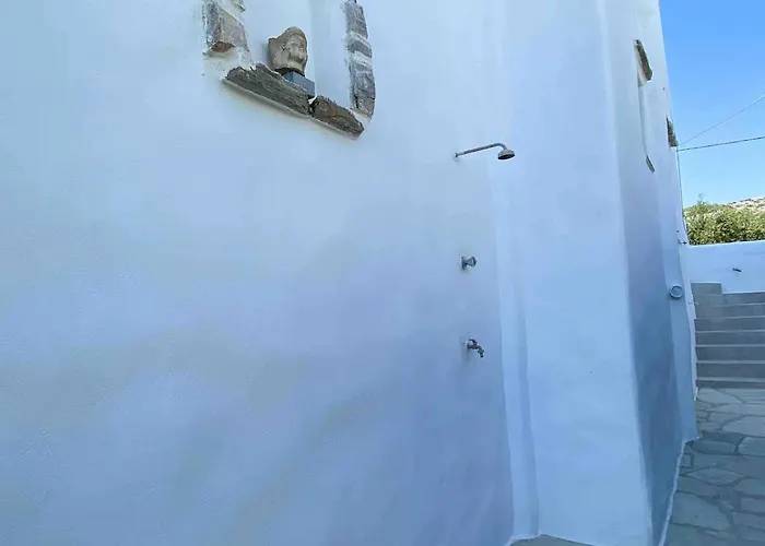 Lizzy's Escape 1st Floor Alikí