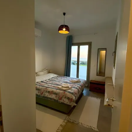 Lizzy's Escape 1st Floor Alikí